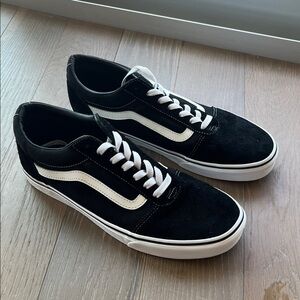 Vans Men's Classic Black and White Sneakers